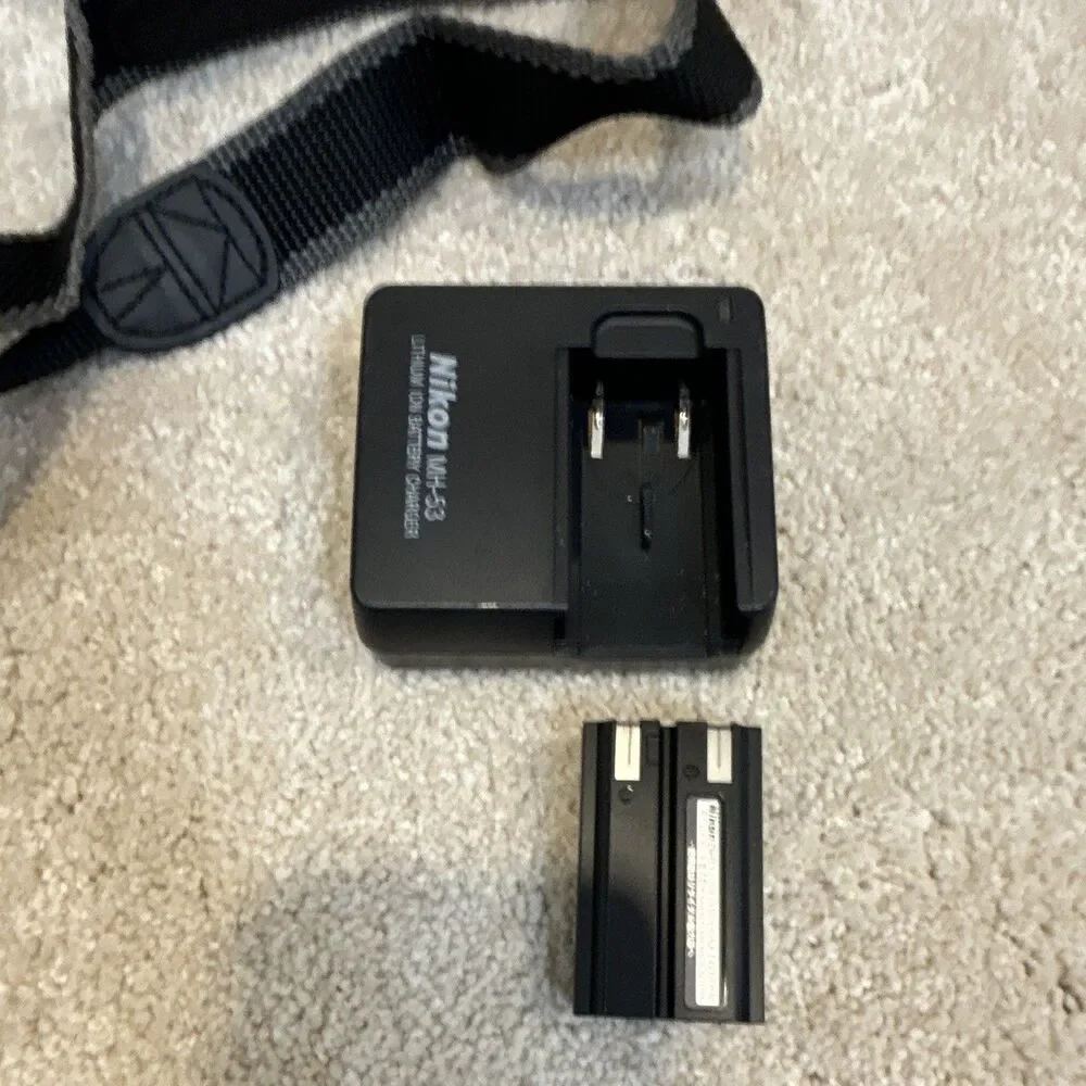 Nikon COOLPIX 5400 5.1MP Compact Digital Camera Black 4x Zoom USB Flash